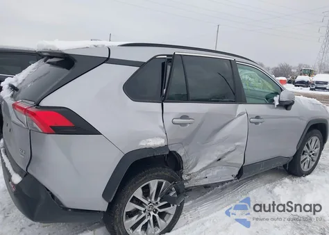 2023 Toyota Rav4 Xle Premium z USA, uszkodzony, nr VIN 2T3A1RFV0PC379811